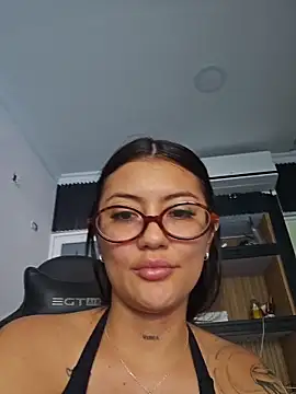 Snapshot of Roma_xxx chatting on May 9, 2026, 9:40 pm Roma xxx online show from May 9, 2026, 9:40 pm