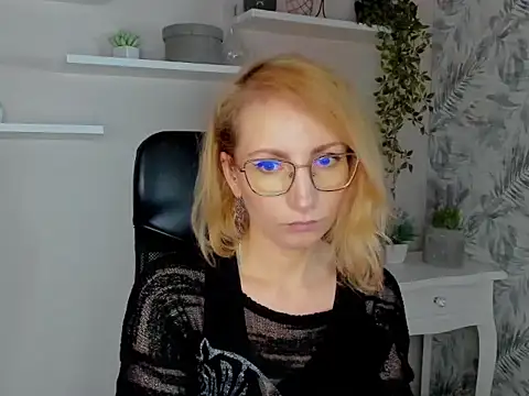 CinderellaMoon online show from February 23, 2026, 6:25 am