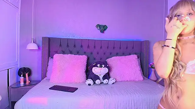 angelina honey  online show from May 1, 2026, 3:44 am