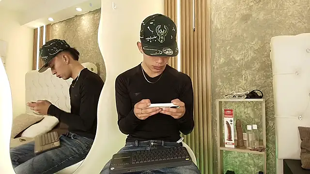 Snapshot of Dark_Nico chatting on April 2, 2026, 3:57 am Dark Nico online show from April 2, 2026, 3:57 am