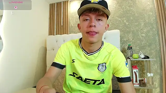 Snapshot of Dark_Nico chatting on April 11, 2026, 4:09 am Dark Nico online show from April 11, 2026, 4:09 am