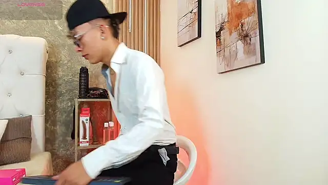 Snapshot of Dark_Nico chatting on April 14, 2026, 3:55 am Dark Nico online show from April 14, 2026, 3:55 am