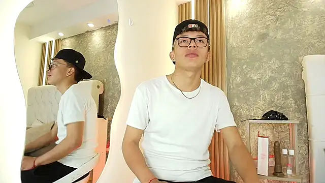 Snapshot of Dark_Nico chatting on March 28, 2026, 3:40 am Dark Nico online show from March 28, 2026, 3:40 am