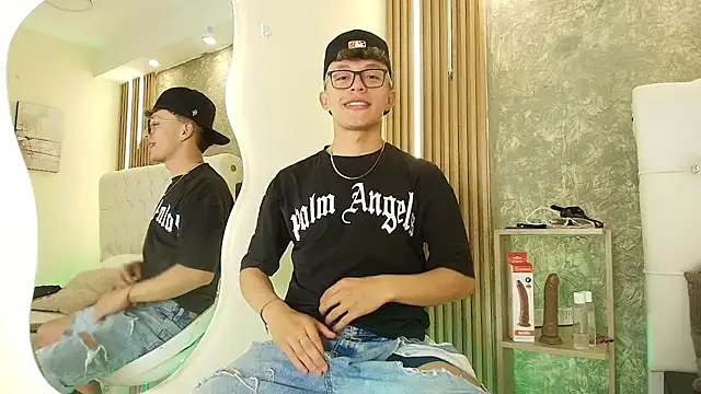 Snapshot of Dark_Nico chatting on April 3, 2026, 4:19 am Dark Nico online show from April 3, 2026, 4:19 am