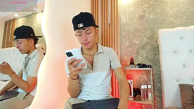 Snapshot of Dark_Nico chatting on April 10, 2026, 3:57 am Dark Nico online show from April 10, 2026, 3:57 am