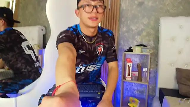 Snapshot of Dark_Nico chatting on March 31, 2026, 3:52 am Dark Nico online show from March 31, 2026, 3:52 am