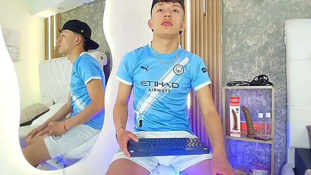 Snapshot of Dark_Nico chatting on April 5, 2026, 4:08 am Dark Nico online show from April 5, 2026, 4:08 am