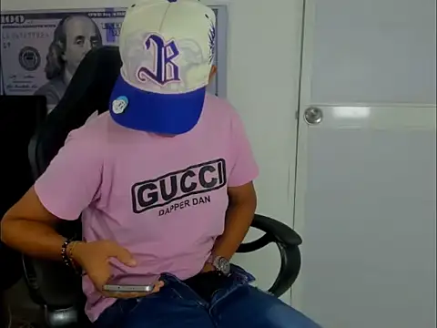 Snapshot of badboy_master chatting on March 10, 2026, 5:22 am badboy master online show from March 10, 2026, 5:22 am