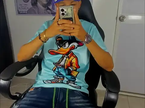 Snapshot of badboy_master chatting on March 15, 2026, 5:47 am badboy master online show from March 15, 2026, 5:47 am