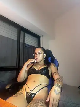 LaraViro online show from March 20, 2026, 10:33 pm