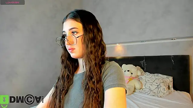 Snapshot of Emily_Lews chatting on March 5, 2026, 1:13 am Emily Lews online show from March 5, 2026, 1:13 am