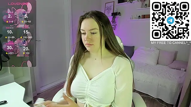 Snapshot of Laura_CollinsS chatting on April 8, 2026, 1:18 am Laura CollinsS online show from April 8, 2026, 1:18 am