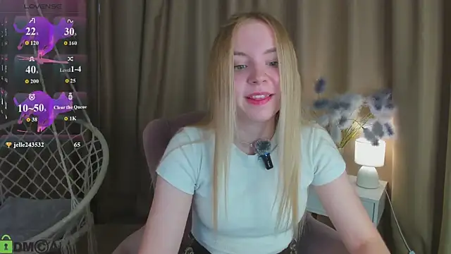 Snapshot of Linda__Bloom chatting on June 28, 2026, 12:39 am Linda Bloom online show from June 28, 2026, 12:39 am