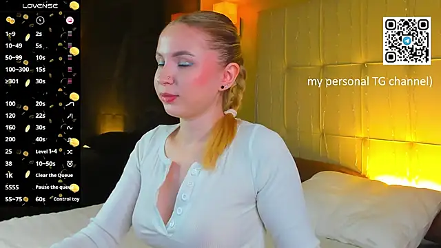 Snapshot of Linda__Bloom chatting on April 23, 2026, 1:01 am Linda Bloom online show from April 23, 2026, 1:01 am