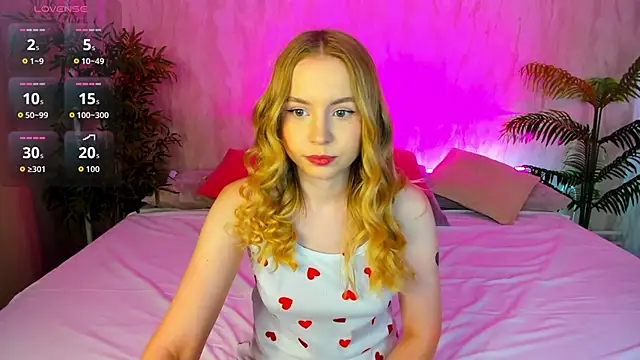 Snapshot of Linda__Bloom chatting on May 15, 2026, 12:52 am Linda Bloom online show from May 15, 2026, 12:52 am