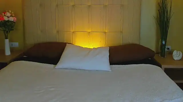 Snapshot of Linda__Bloom chatting on April 29, 2026, 1:10 am Linda Bloom online show from April 29, 2026, 1:10 am