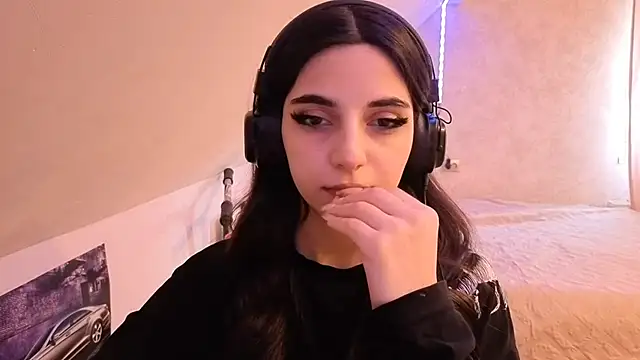 Blissmissataeses online show from April 7, 2026, 10:39 am