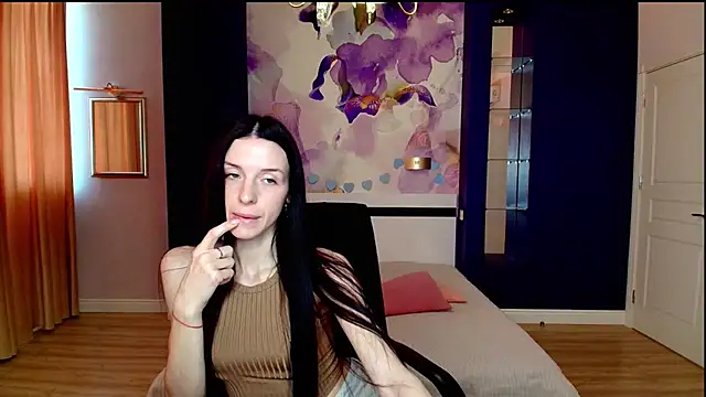 Snapshot of NoirDiva chatting on April 17, 2026, 6:05 am NoirDiva online show from April 17, 2026, 6:05 am