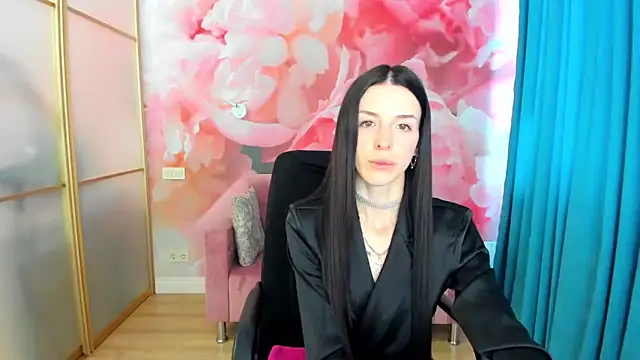 Snapshot of NoirDiva chatting on April 15, 2026, 5:57 am NoirDiva online show from April 15, 2026, 5:57 am
