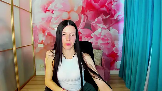 Snapshot of NoirDiva chatting on May 5, 2026, 5:54 am NoirDiva online show from May 5, 2026, 5:54 am