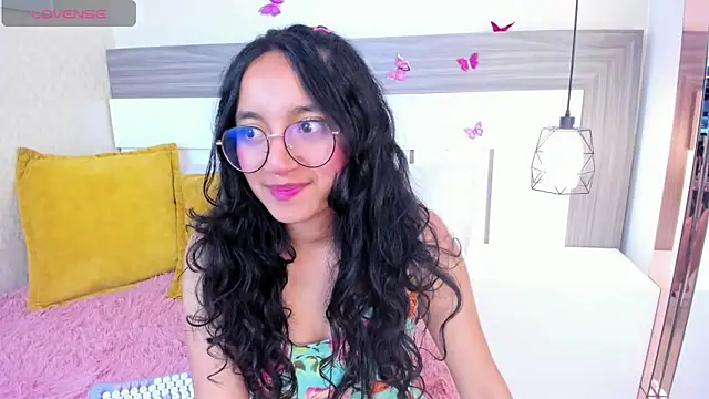 Snapshot of Emilyblussh chatting on April 8, 2026, 7:26 pm Emilyblussh online show from April 8, 2026, 7:26 pm