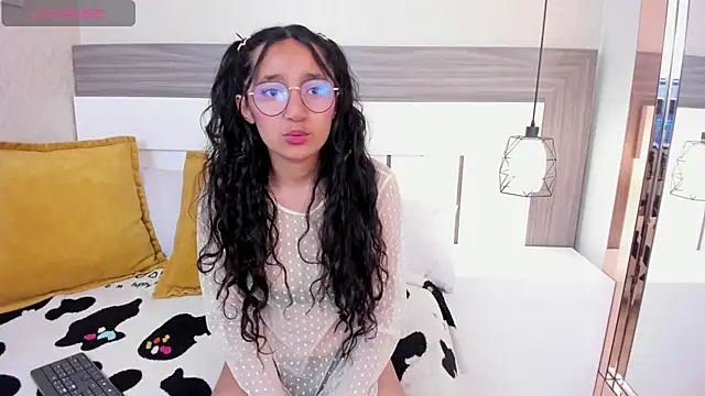 Emilyblussh online show from March 13, 2026, 7:08 pm