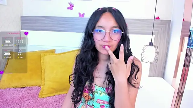 Snapshot of Emilyblussh chatting on April 13, 2026, 6:45 pm Emilyblussh online show from April 13, 2026, 6:45 pm