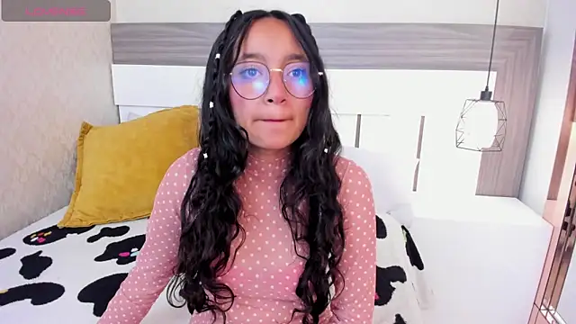 Emilyblussh online show from March 10, 2026, 2:32 pm