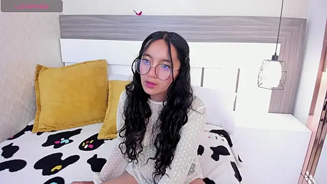 Emilyblussh online show from March 11, 2026, 6:35 pm