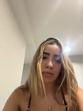 bellabarbiex online show from April 30, 2026, 10:47 pm