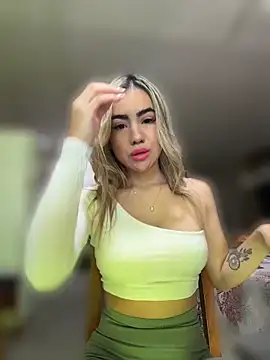 bellabarbiex online show from May 4, 2026, 2:42 pm