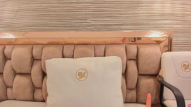 Snapshot of annie_shine_ chatting on February 22, 2026, 11:34 am annie shine online show from February 22, 2026, 11:34 am