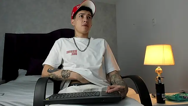 Snapshot of JoshBeech chatting on March 10, 2026, 5:28 pm JoshBeech online show from March 10, 2026, 5:28 pm