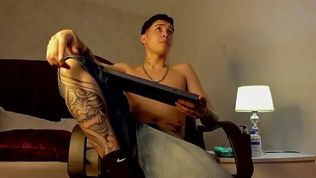 Snapshot of JoshBeech chatting on March 4, 2026, 12:57 pm JoshBeech online show from March 4, 2026, 12:57 pm