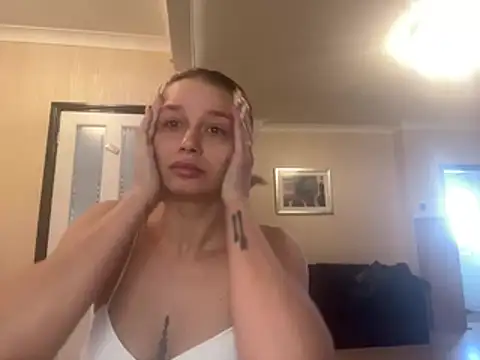 Snapshot of FoxyValentine chatting on April 19, 2026, 10:05 am FoxyValentine online show from April 19, 2026, 10:05 am