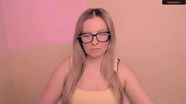 Snapshot of AnnePeach chatting on March 31, 2026, 11:45 am AnnePeach online show from March 31, 2026, 11:45 am