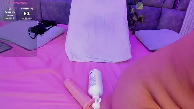 Snapshot of ZharaRousse chatting on April 4, 2026, 11:39 am ZharaRousse online show from April 4, 2026, 11:39 am