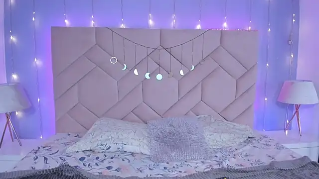 NaeniaDemon  online show from March 31, 2026, 3:41 am