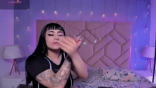 NaeniaDemon  online show from April 1, 2026, 3:41 am