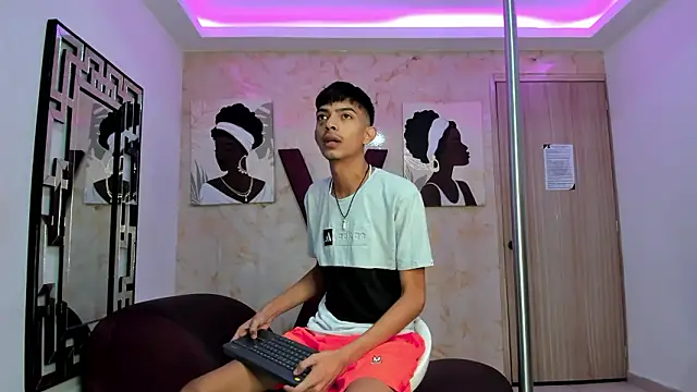 Snapshot of KITTY_BOSH chatting on February 28, 2026, 1:11 pm KITTY BOSH online show from February 28, 2026, 1:11 pm