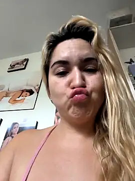 Snapshot of violet-grey chatting on April 18, 2026, 3:25 pm violet-grey online show from April 18, 2026, 3:25 pm