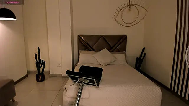 CarolineEvans x online show from March 18, 2026, 4:26 am