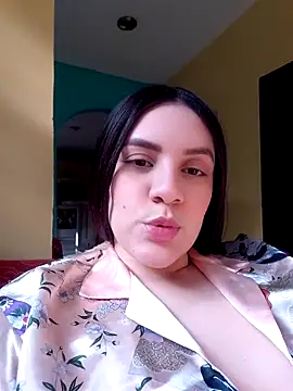 Snapshot of Rosellaa chatting on May 27, 2026, 8:27 pm Rosellaa online show from May 27, 2026, 8:27 pm