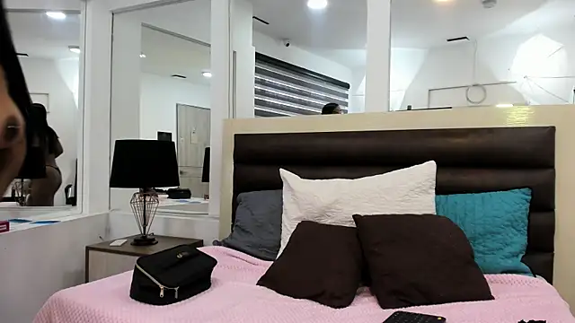 AprilBom online show from April 10, 2026, 11:39 am