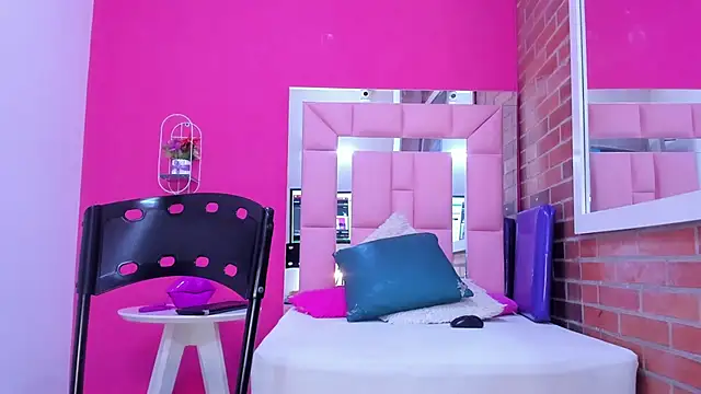 Snapshot of luciana_hot699 chatting on March 21, 2026, 8:19 am luciana hot699 online show from March 21, 2026, 8:19 am