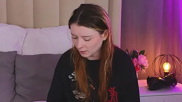 Snapshot of AlyssFrost chatting on June 18, 2026, 2:32 am AlyssFrost online show from June 18, 2026, 2:32 am
