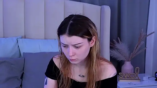 Snapshot of AlyssFrost chatting on July 31, 2026, 2:00 am AlyssFrost online show from July 31, 2026, 2:00 am