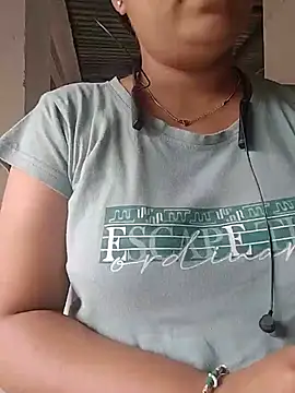 Snapshot of taniya0 chatting on July 2, 2026, 8:20 am taniya0 online show from July 2, 2026, 8:20 am