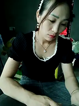 Snapshot of Thobaby112 chatting on April 28, 2026, 2:27 am Thobaby112 online show from April 28, 2026, 2:27 am