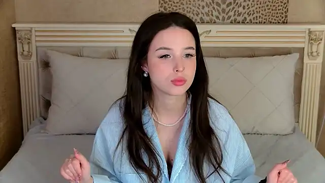 Snapshot of LanaLedger chatting on May 9, 2026, 3:04 pm LanaLedger online show from May 9, 2026, 3:04 pm